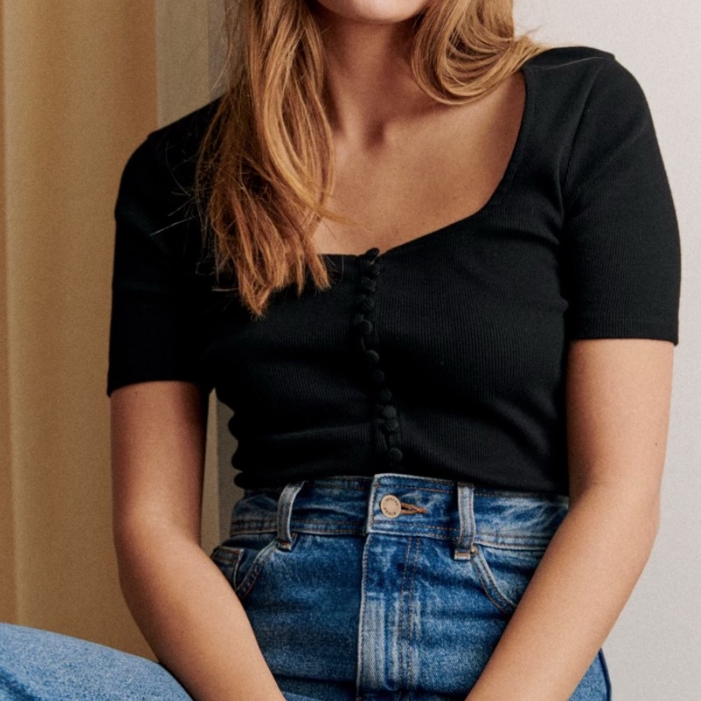 Sezane Black Button-Front Ribbed Short Sleeve Top